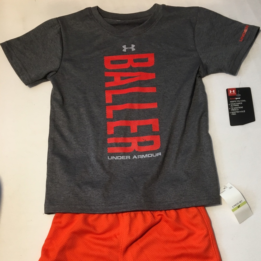 Under Armour 2 piece set tee and shorts size 4t